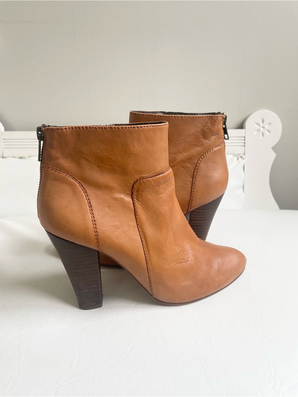 STEVE MADDEN COGNAC LEATHER ANKLE BOOTS WOOD STACKED HEEL ZIPPER ALMOND TOE